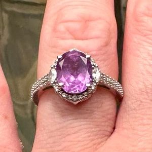 Beautiful Alexandrite with a White Topaz Halo and shank. Sterling 925